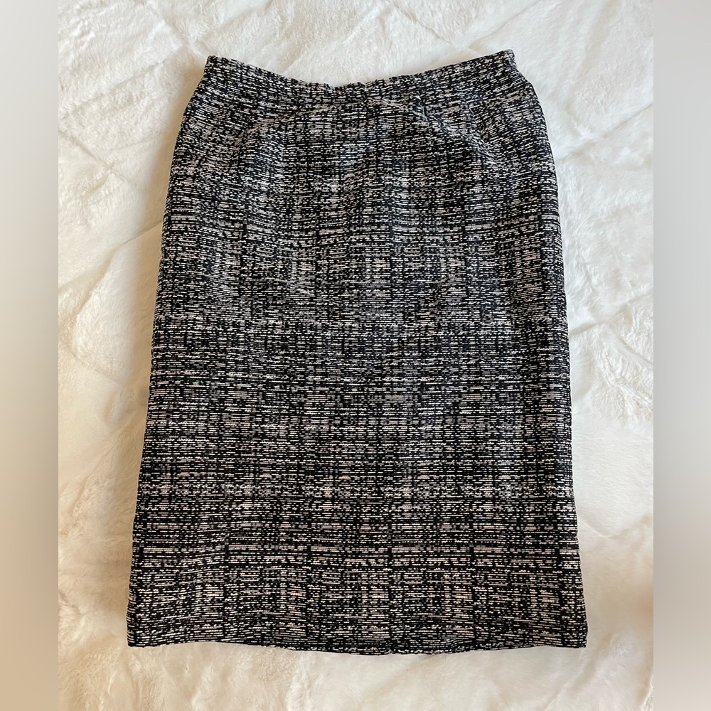 Vintage Valentino tweed pencil skirt. Size 6. Great condition.